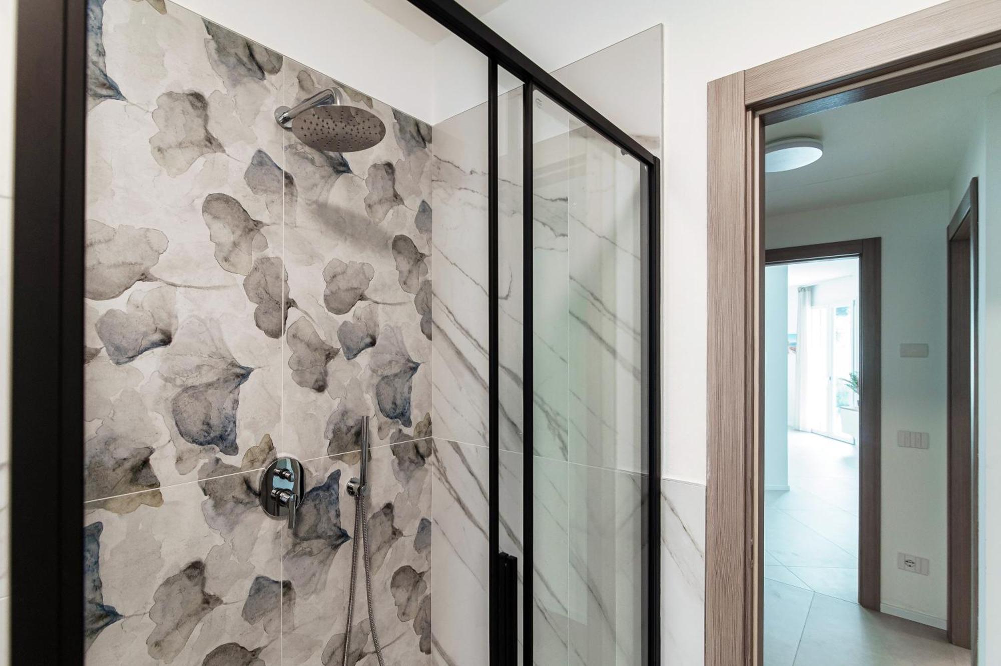 Lario Suite Apartments By Quokka 360 - With Parking Next To Como City Eksteriør bilde